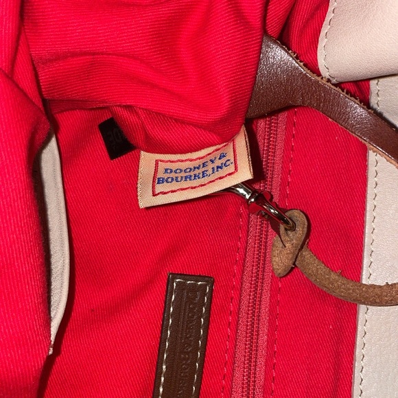 Dooney and Bourke leather tan purse - Picture 8 of 9